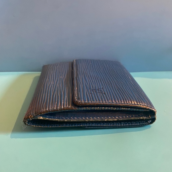 PRE💖LOVED Louis Vuitton tri-fold Epi Blue Wallet - Picture 4 of 13
